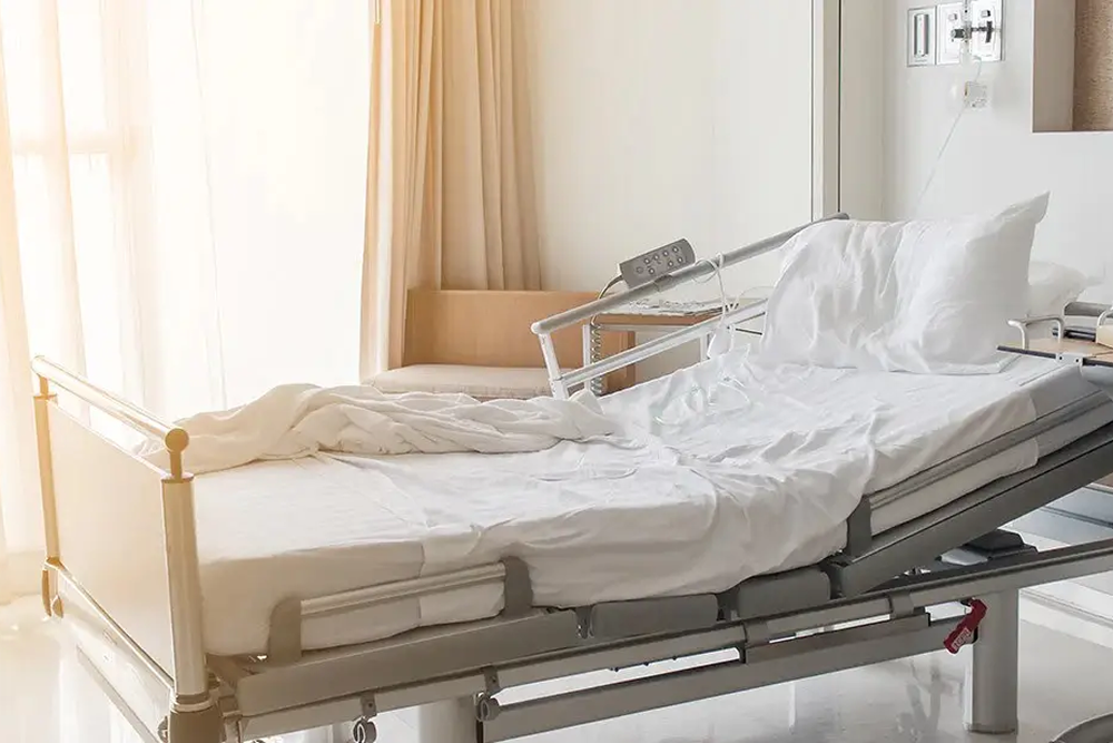Top Reasons to Switch from a “Regular” to a Hospital Bed at Home